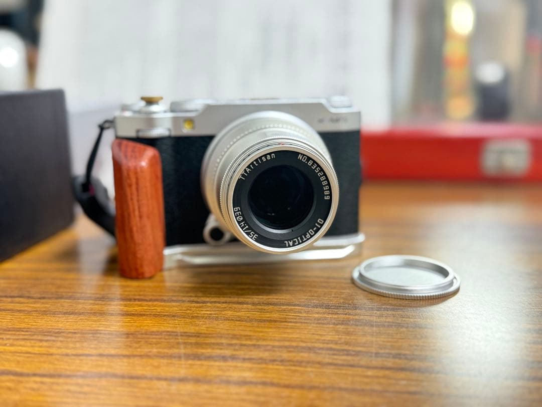 TTArtisan 35mm f/1.4 シルバー レンズ