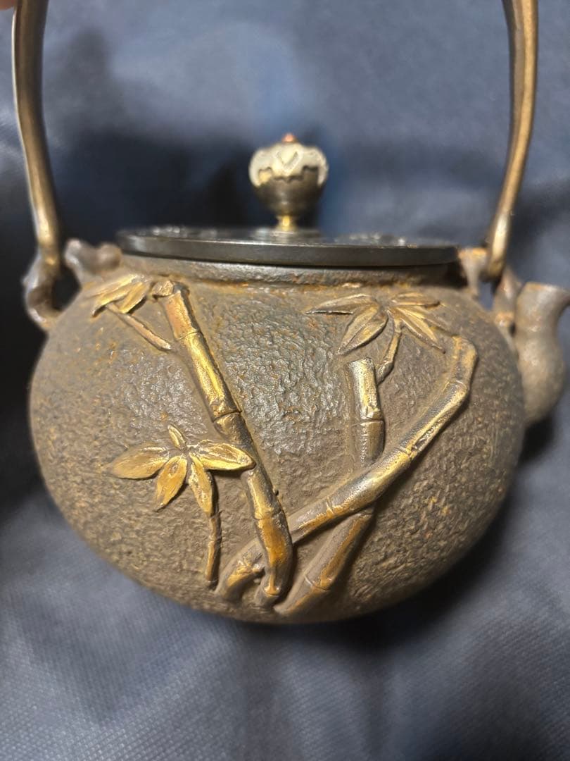 龍　茶道具 鉄瓶　亀文堂鉄壺　梅と竹の彫刻