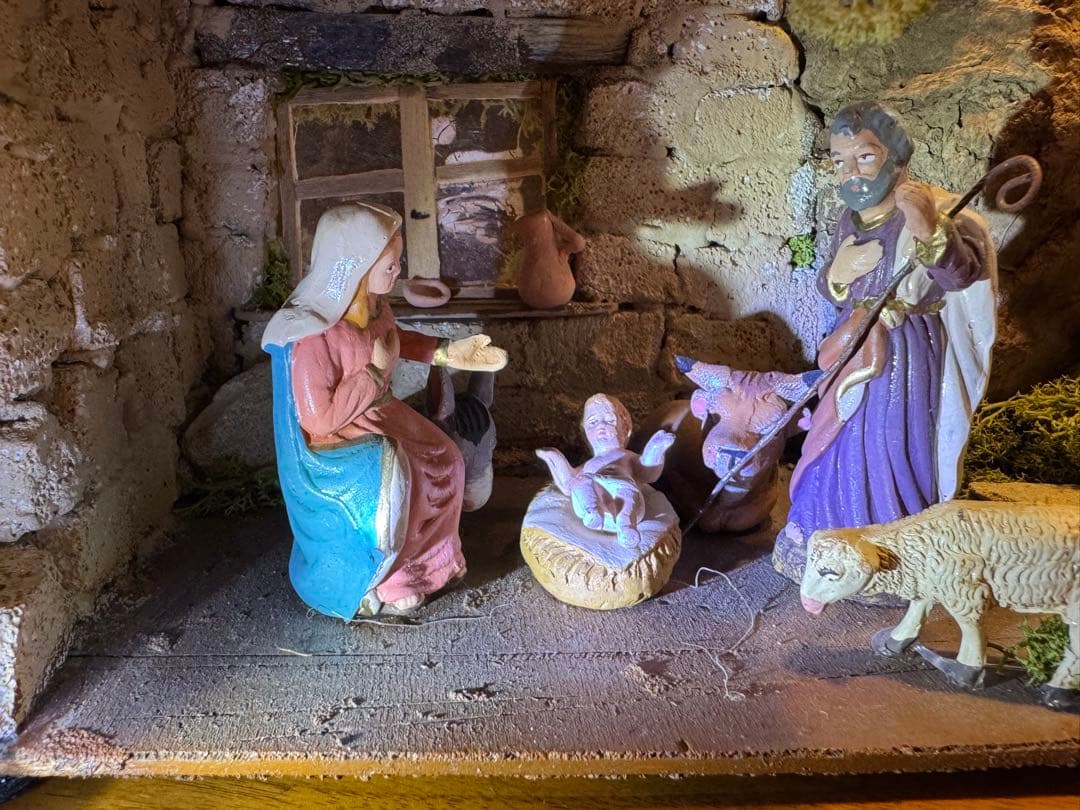 イタリア製プレゼピオ(キリスト降誕)　　　　　　　イエス、マリア、ヨゼフ、ひつじ