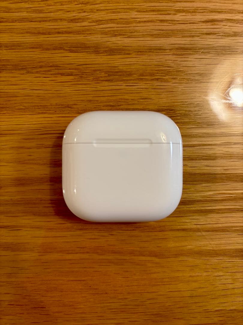 【美品】apple AirPods4 アクティブノイズキャンセリング搭載モデル