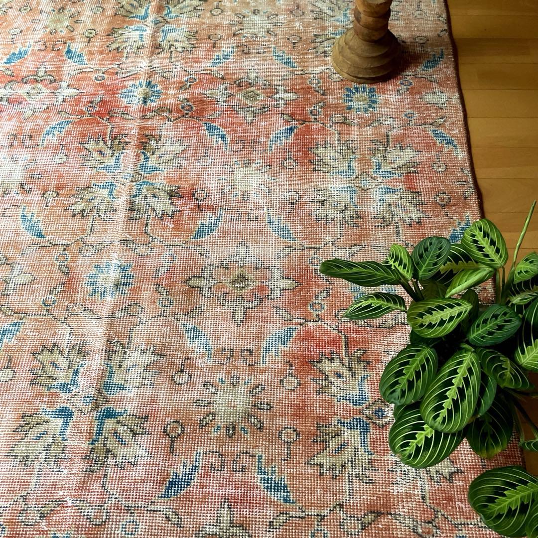 130×184 擦れシャビー　サーモン　草花ボタニカル　トルコヴィンテージラグ