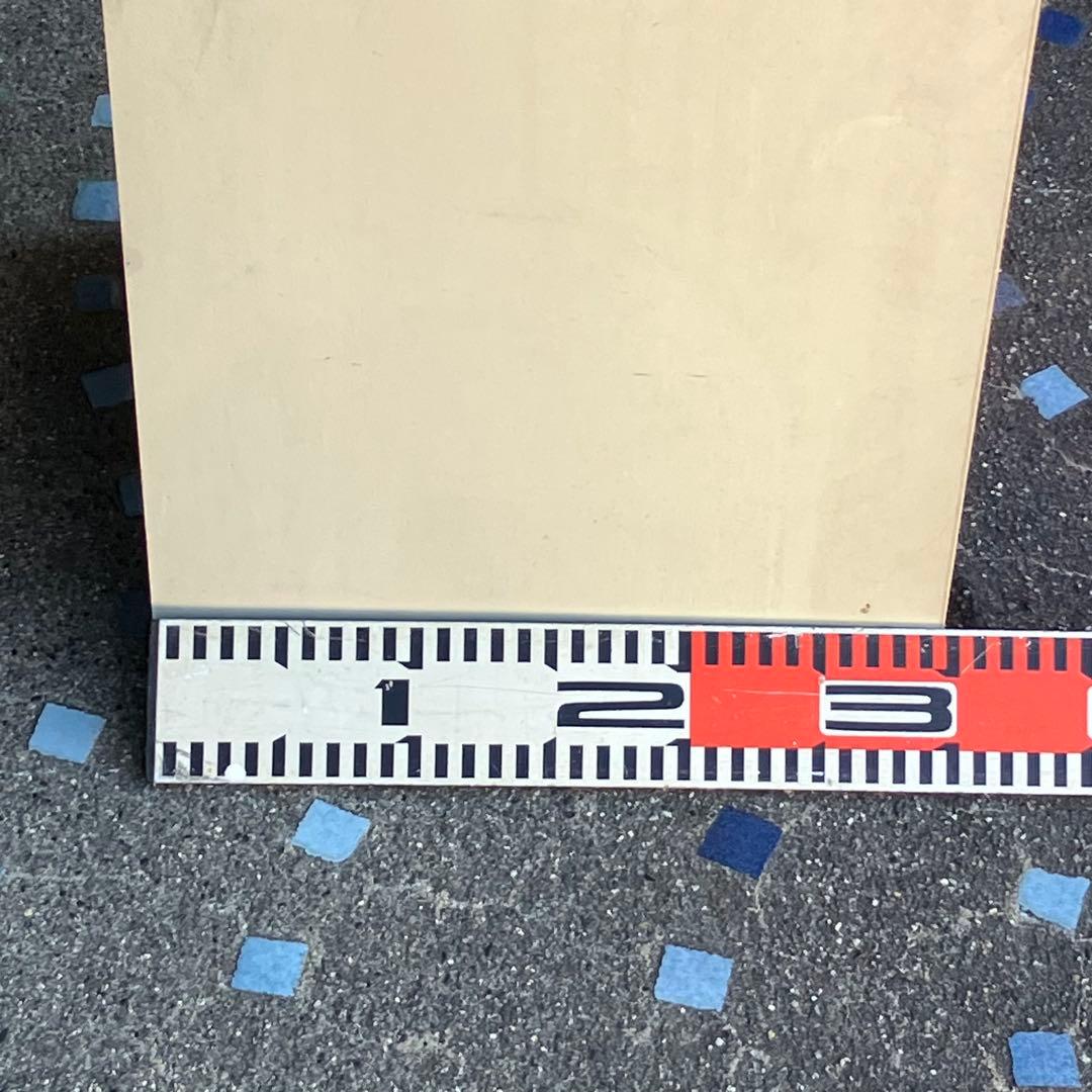 昭和レトロでスリムなチェスト はオレンジ色 中古家具 シールやその跡形あり