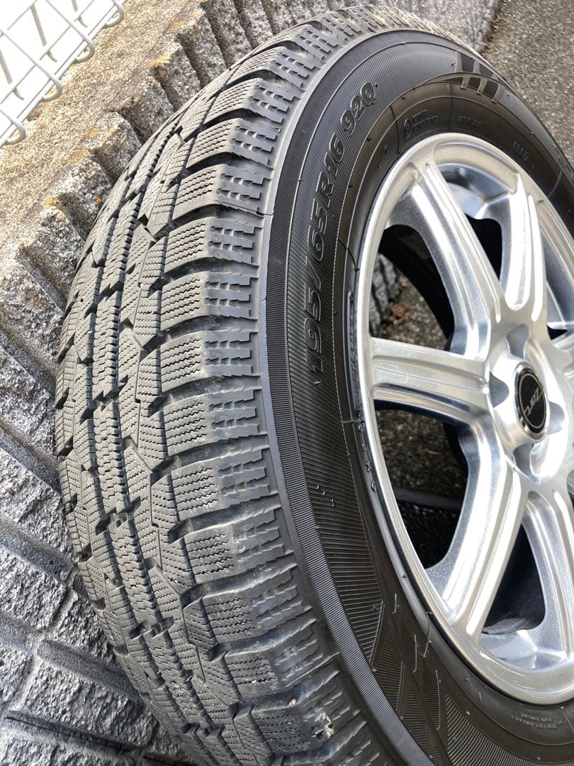 ライズ　ロッキー （ガソリン車）スタッドレスタイヤ　タイヤホイール付き４本セット