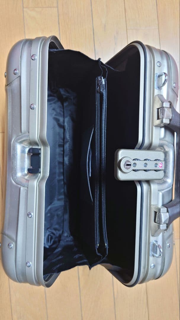 バッグ RIMOWA Piccolo Titanium