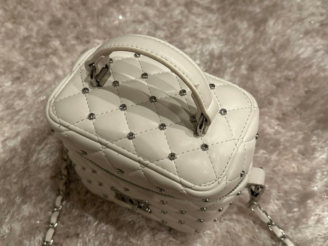 Darich ダーリッチ　キルティングビジュースクエアミニバッグ WHT