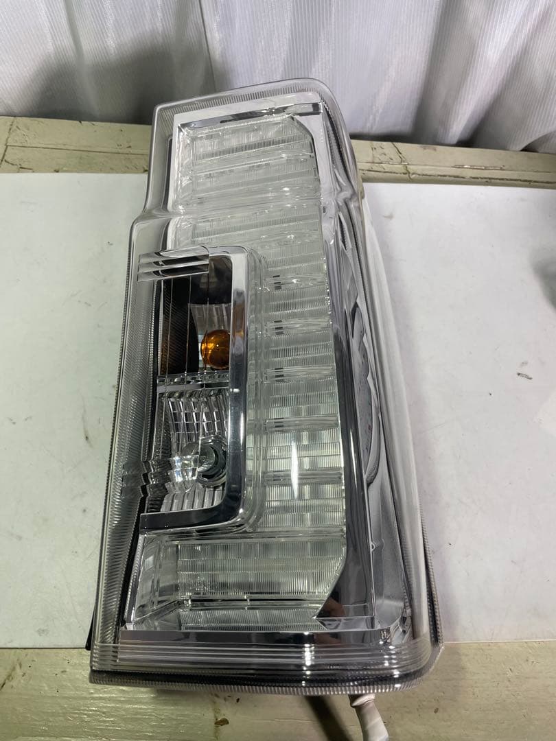 LA600S タントカスタム　前期　テールライト　右側