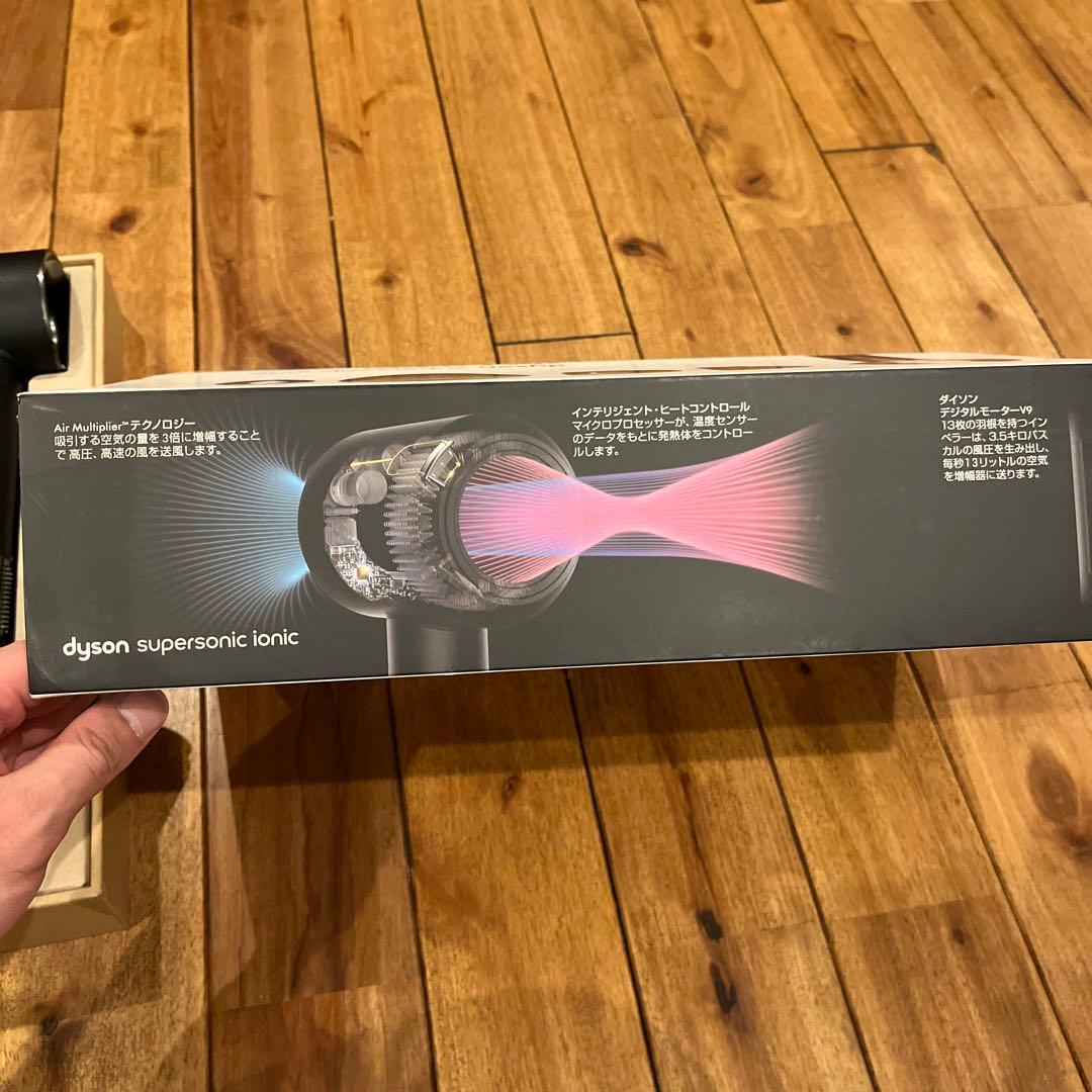 箱・未使用付属品付きDyson supersonic ionic ヘアドライヤー