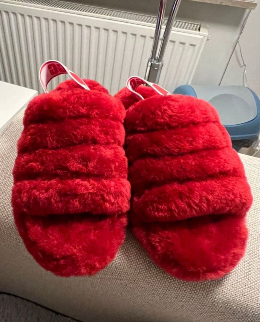 UGG レッドファーサンダル