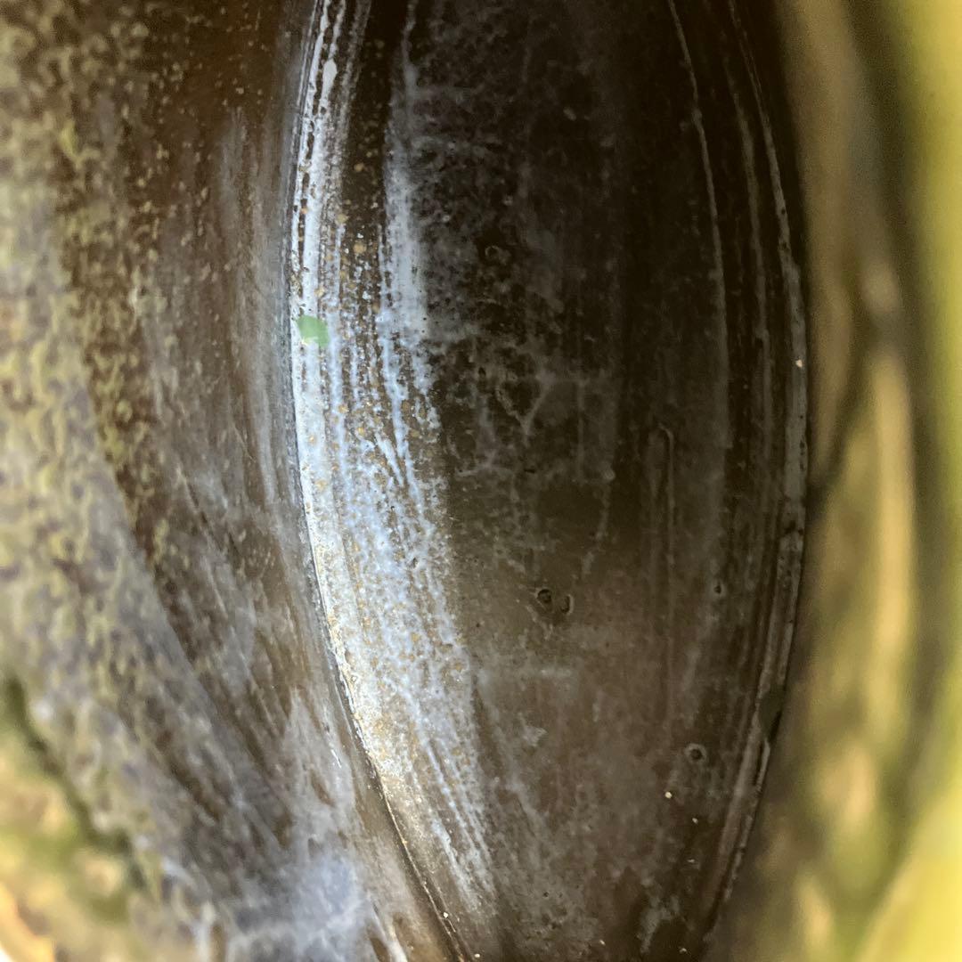 信楽焼手造り花器黒ビードロ波目