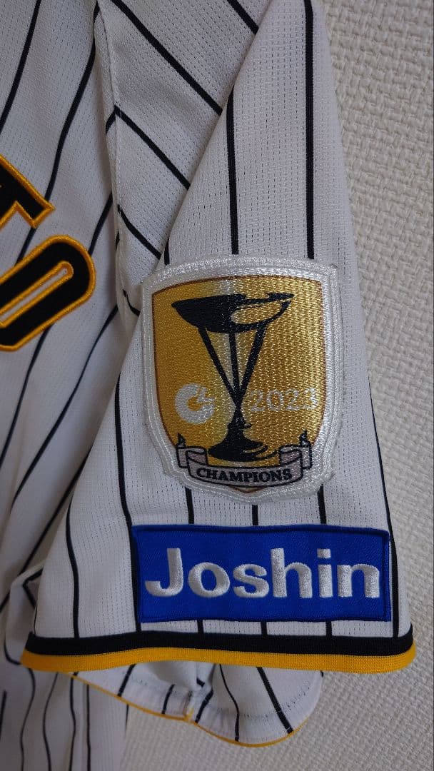 阪神タイガース　近本光司選手　チャンピオンマーク付きユニフォーム