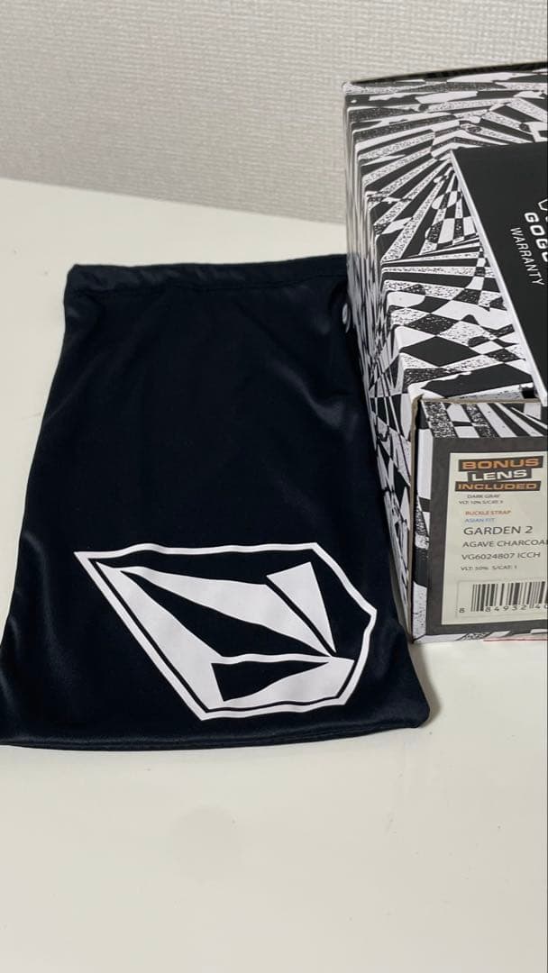 新品未使用【VOLCOM/ 】ボルコム平面 ゴーグル A定価より50%以上オフ