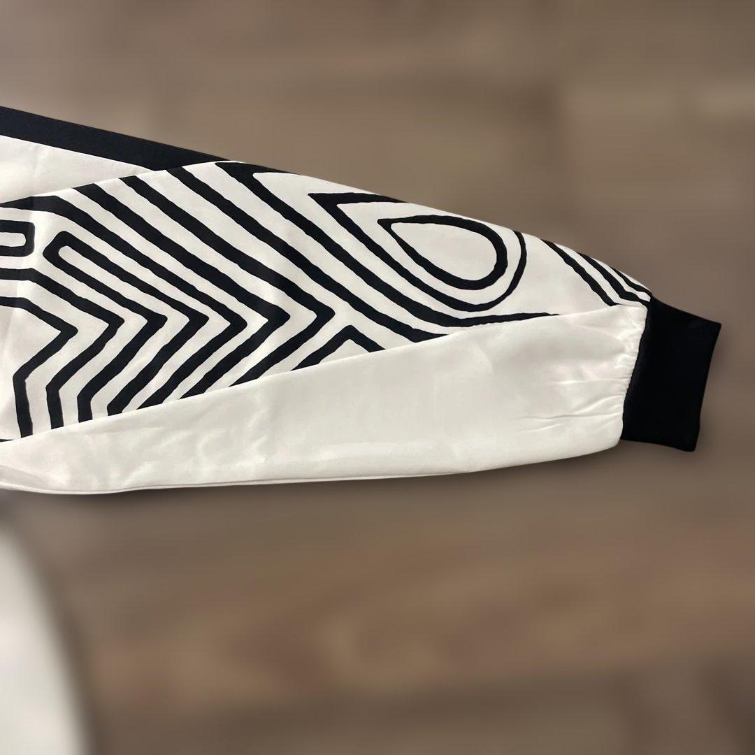 新品・未使用　グラニフ　ウルトラマンダダジャンパー（XＬ）