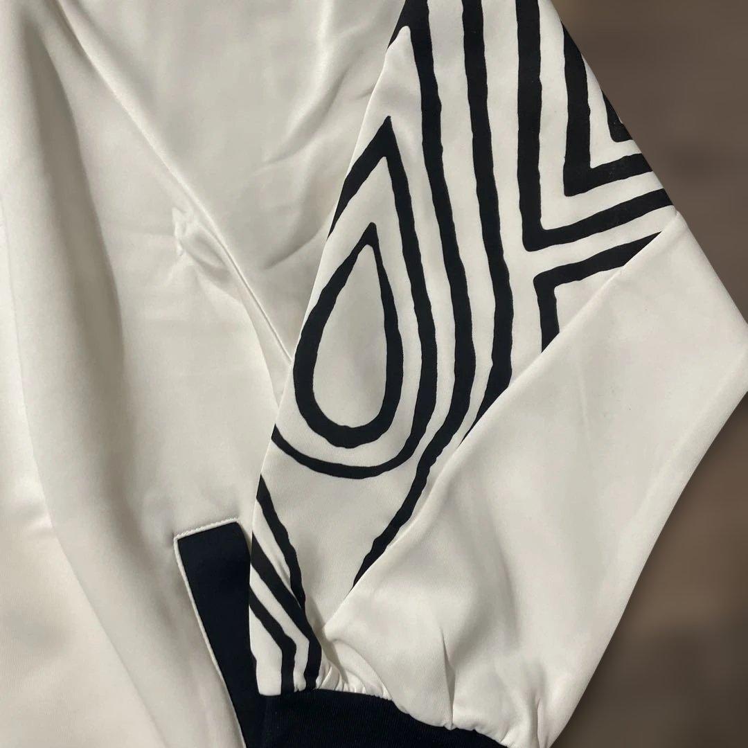 新品・未使用　グラニフ　ウルトラマンダダジャンパー（XＬ）