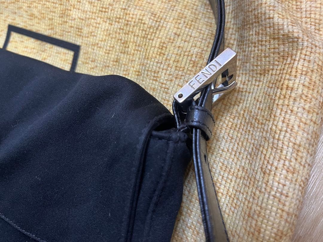美品　FENDI フェンディ　マンマショルダーバッグ　ブラック