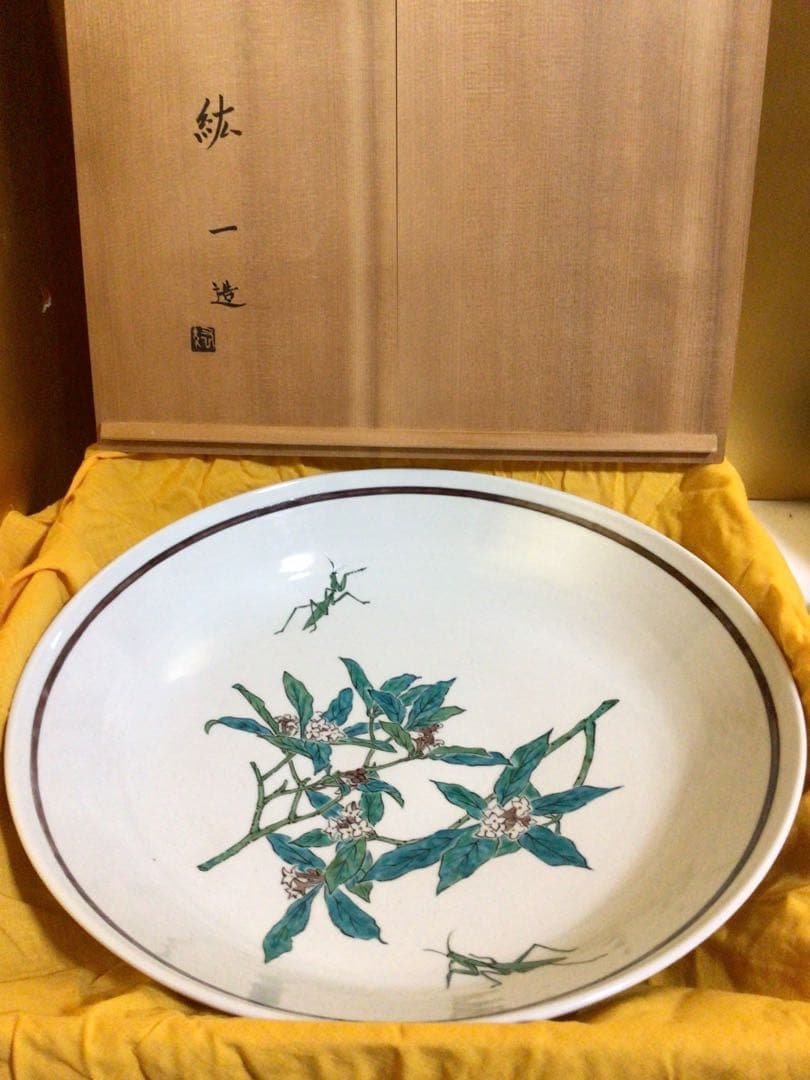 カマキリ図案　珍しい柄　共箱付き