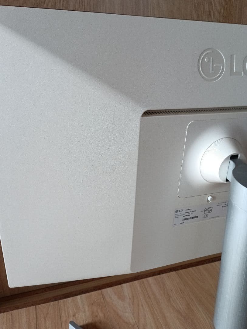 LG 27UL550-W 27インチモニター