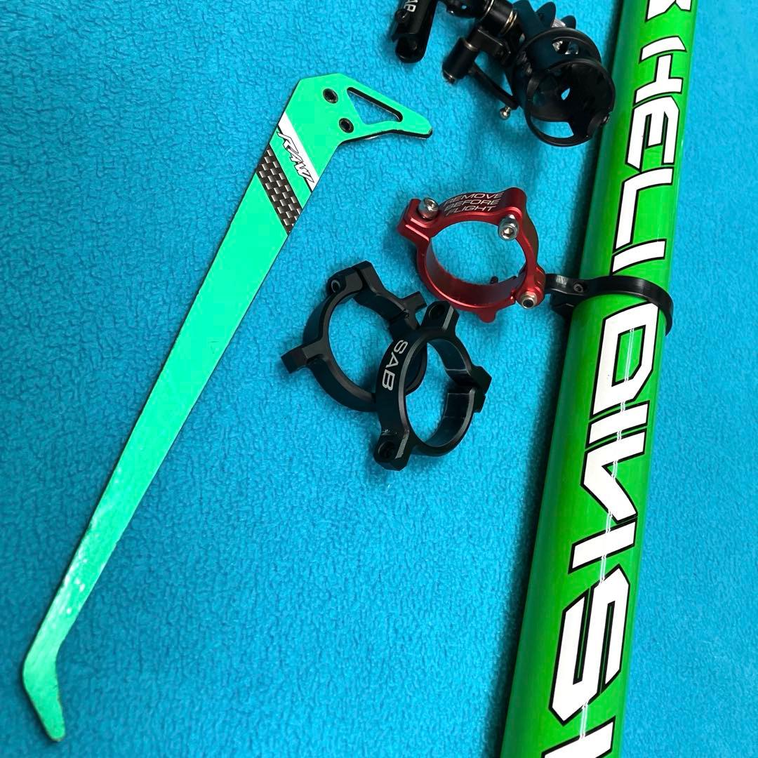 電動ラジコンヘリ　RAW700 中古パーツ　テール部品