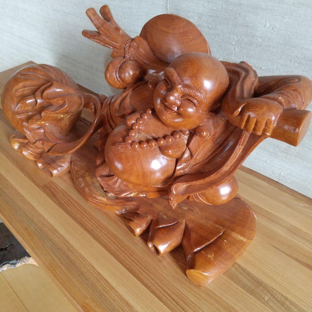 木製布袋の置物で一枚木彫りの高さ25cm長さ52cm幅15cm重さは約５キロです