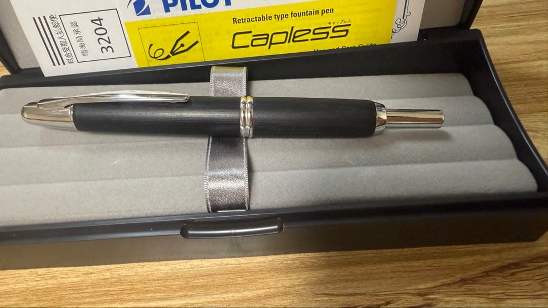 PILOT ・ パイロット万年筆 キャップレス 木軸 黒色 細字(F)