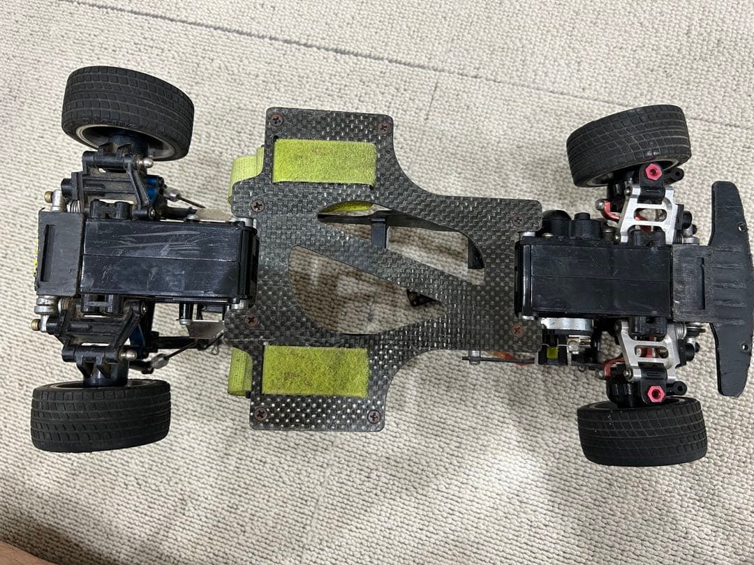 カーボン製シャーシ　ラジコンカー