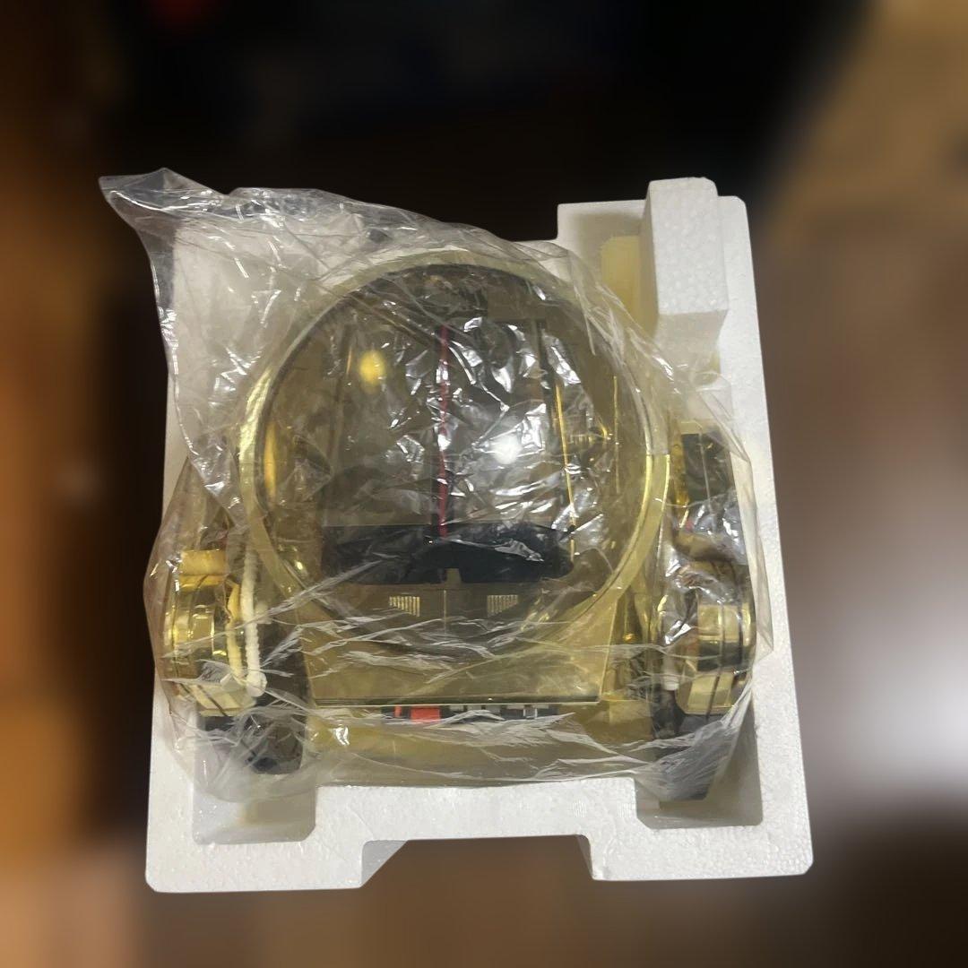 オムニボットたぶん初代のかと思います箱の色は白ですがロボットの色はゴールドです、