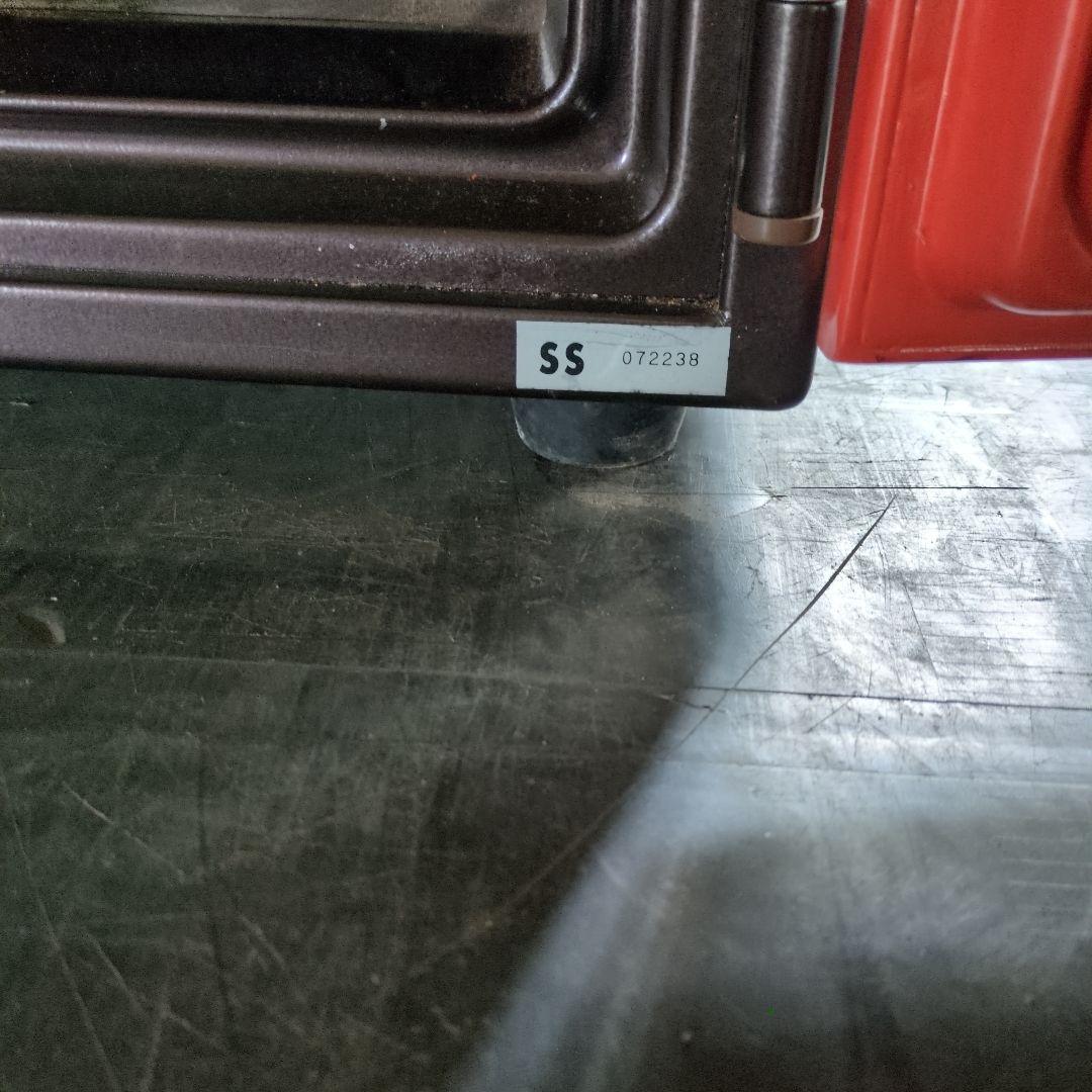 昭和57年製エイコー鍵式金庫 赤 茶色