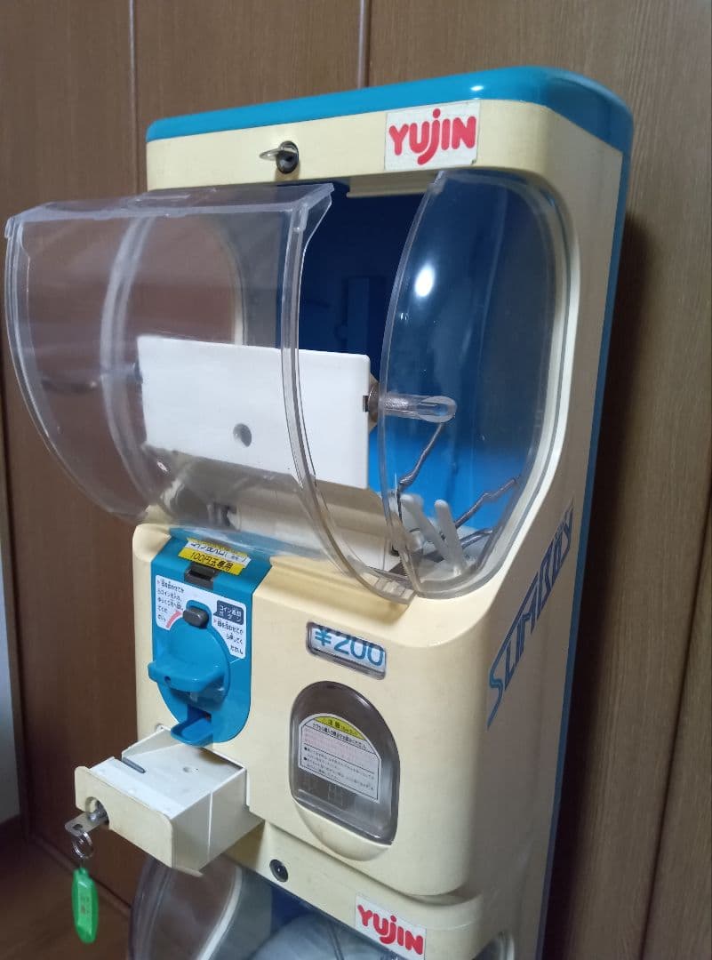【カギ付】ガチャガチャ　本体　スリムボーイ　ユージン　カプセルステーション　筐体