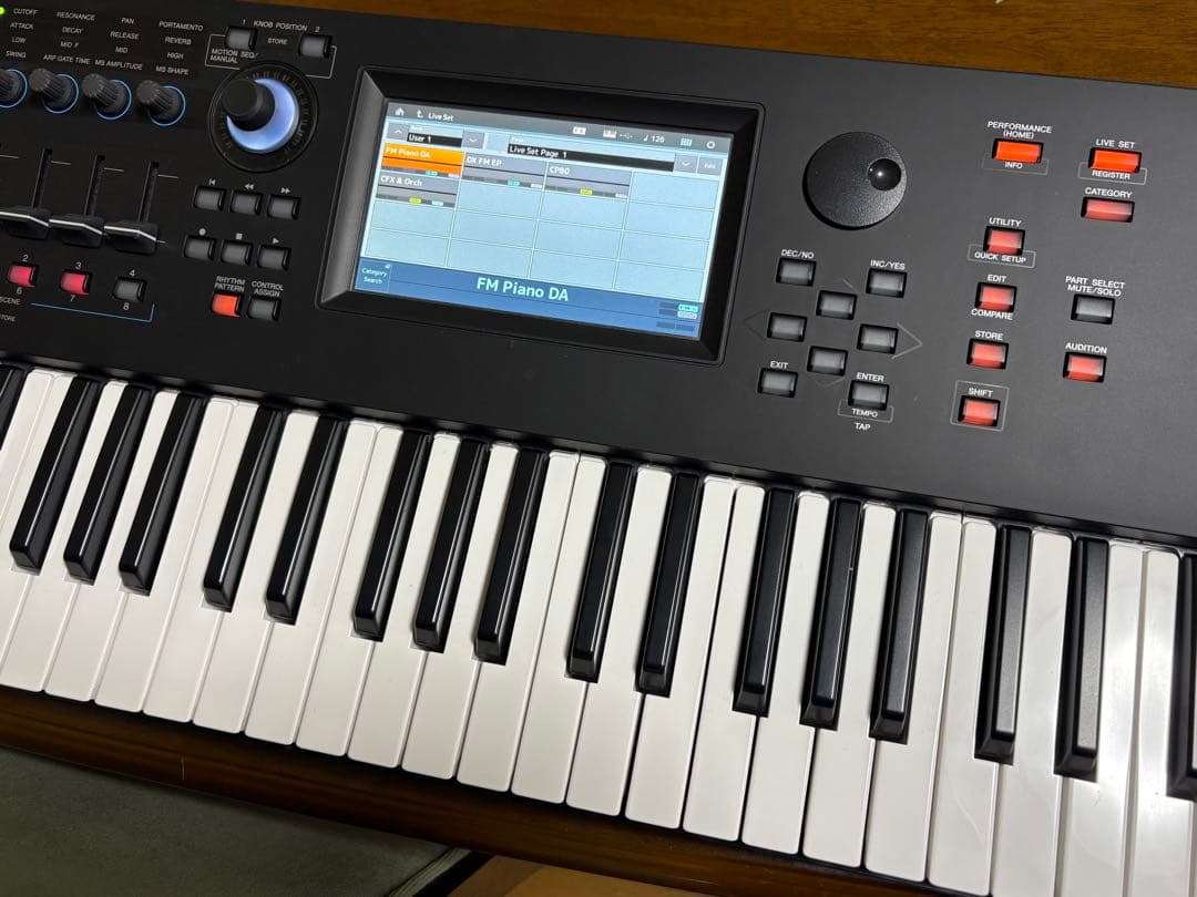 YAMAHA MODX6+ シンセサイザー