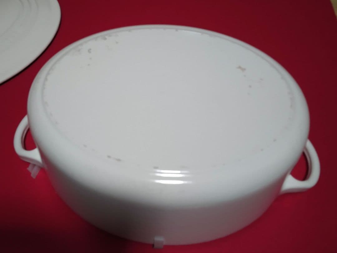 ル・クルーゼ 鋳鉄製　ホワイト　両手鍋 25cm　LE CREUSET　白