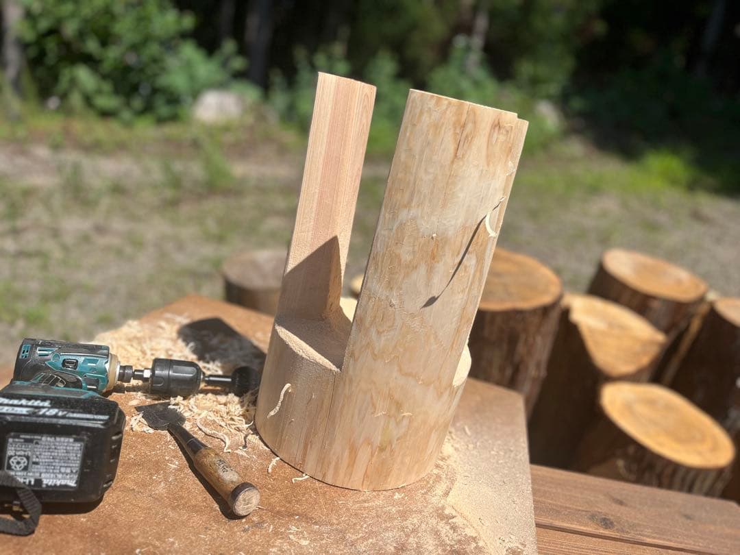 ヒノキ香る天然無垢スツール｜森を歩くようにリラックスできる！ 椅子 丸太 花台