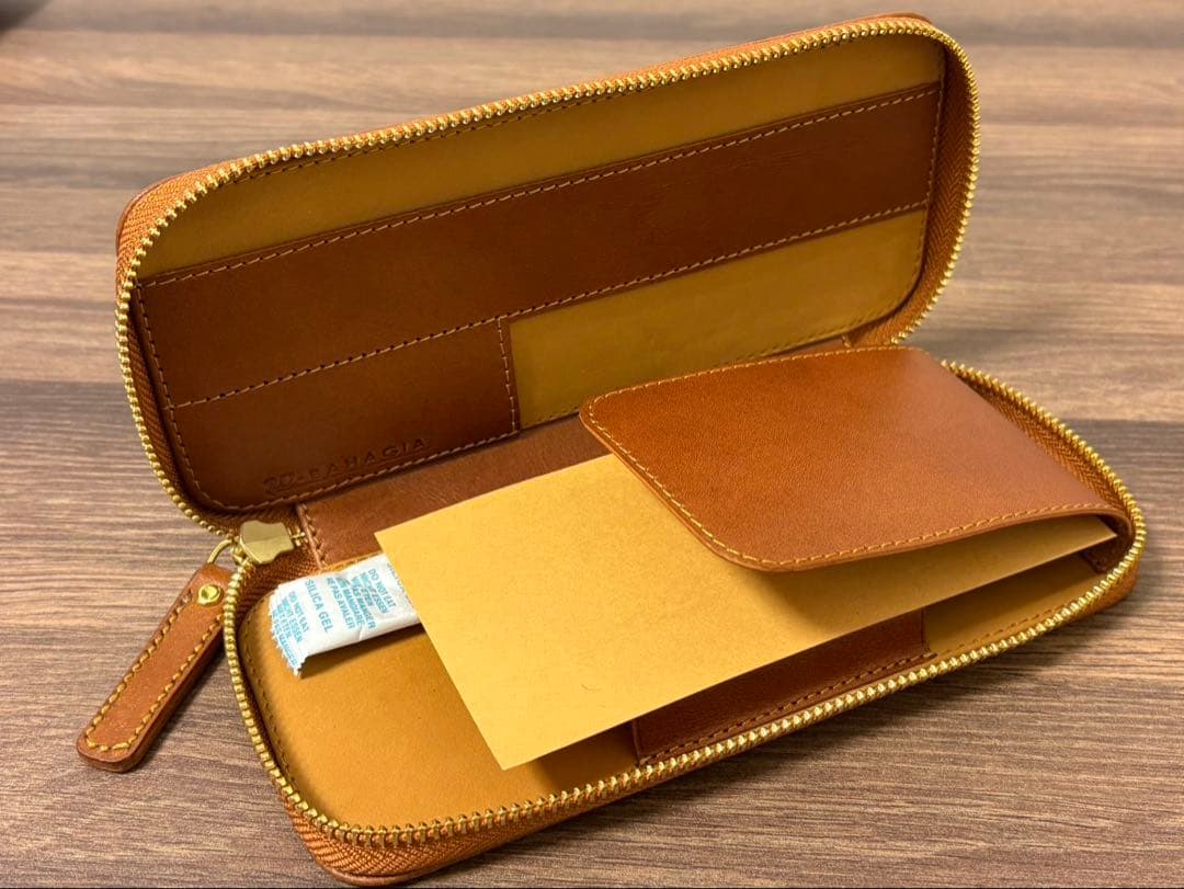 バハギア ラウンドジップペンケース プエブロ コニャック