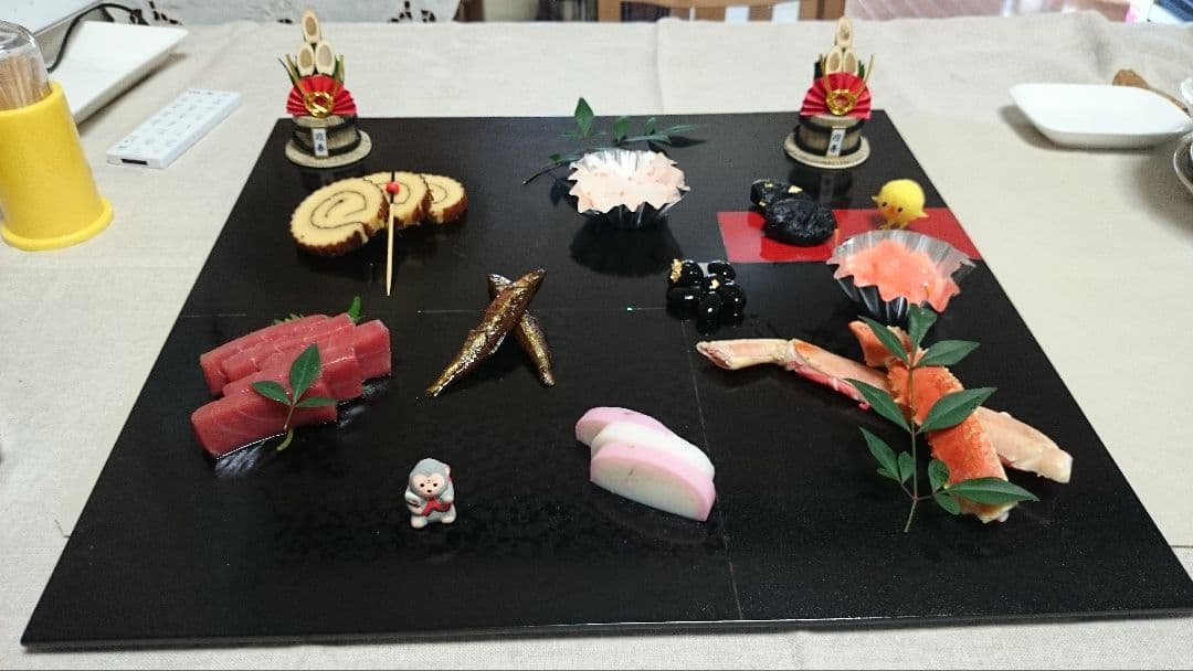 源右衛門窯　緑彩葡萄絵角皿