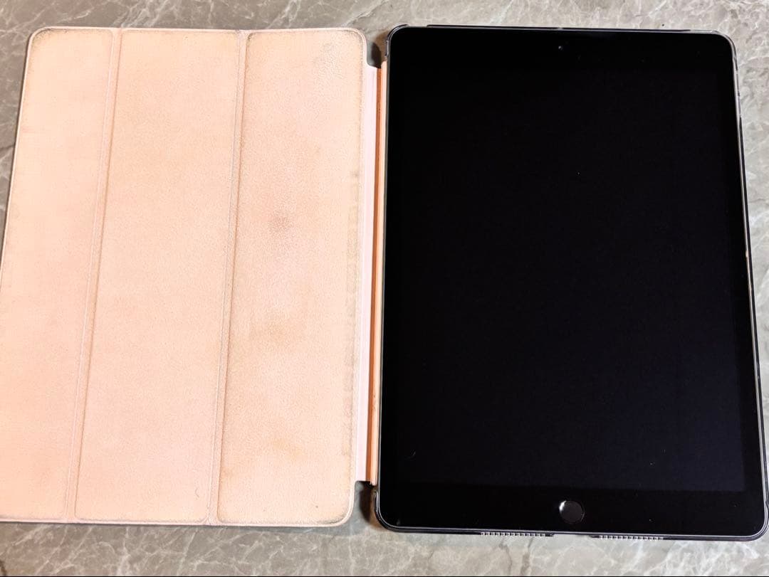 ゆ*ち様 iPad第8世代128GBスペースグレー　ケースカバー付