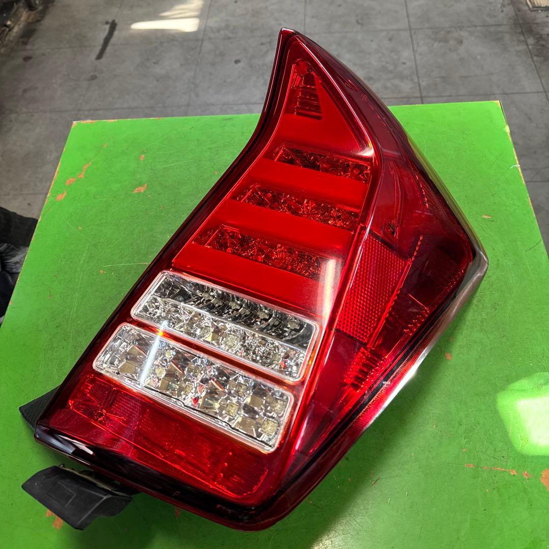 トヨタ　プリウス30 前期SONAR テールランプテールライト左右セット中古品