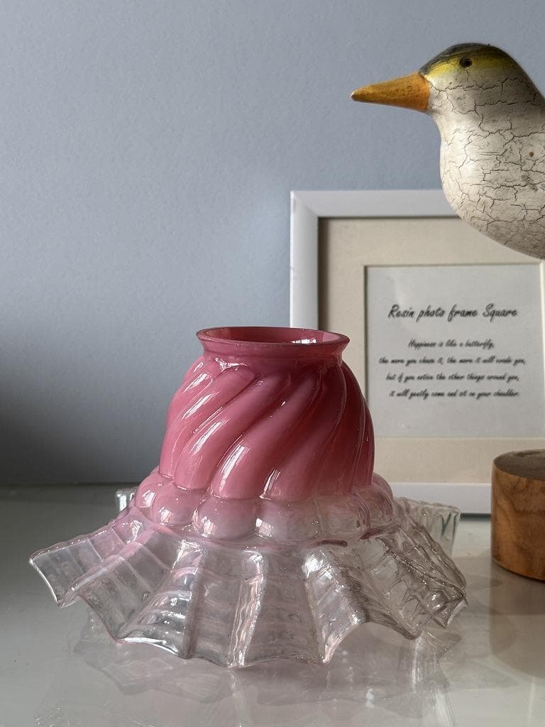 ⑦ 英国アンティーク　ピンクとオパールセンド　ランプシェード フリル