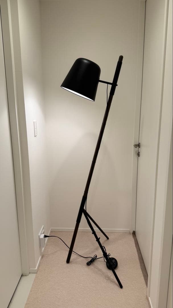 BoConcept フロアランプ Outrigger 北欧デザイン 三脚スタンド