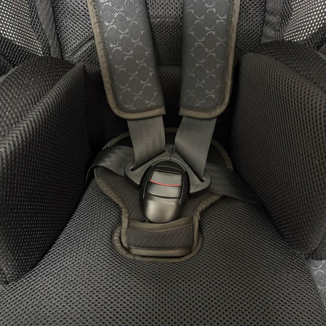 美品 Aprica アップリカ エアグルーヴ プラス ブラック ジュニアシート