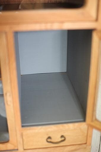 古い木枠のガラス戸棚　木製引き出し8杯