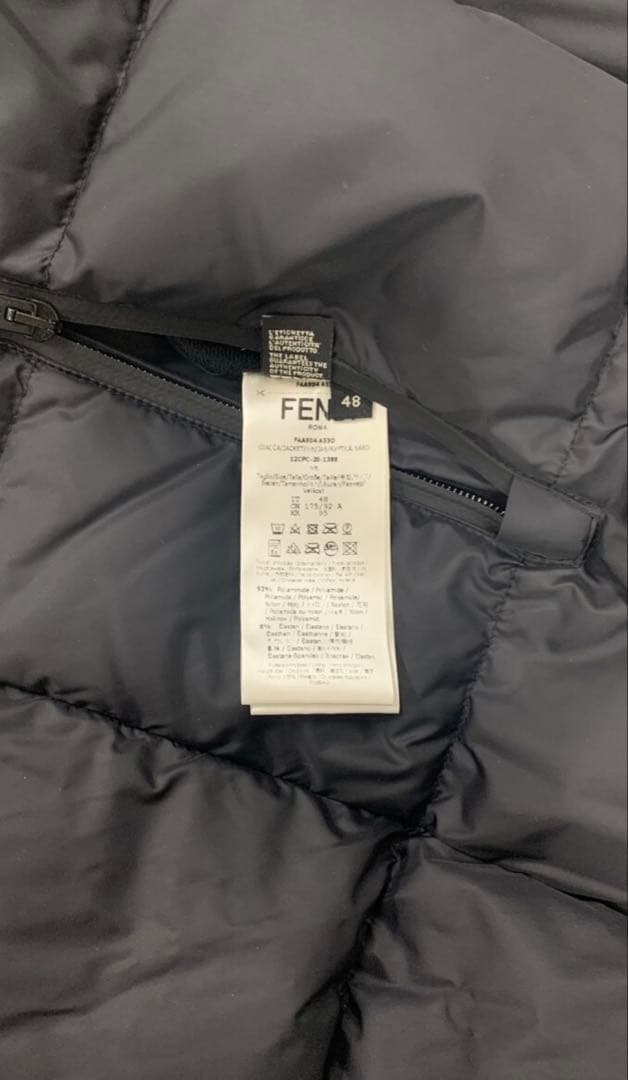 極美品FENDI フェンディ リバーシブルロゴダウンベスト【48】