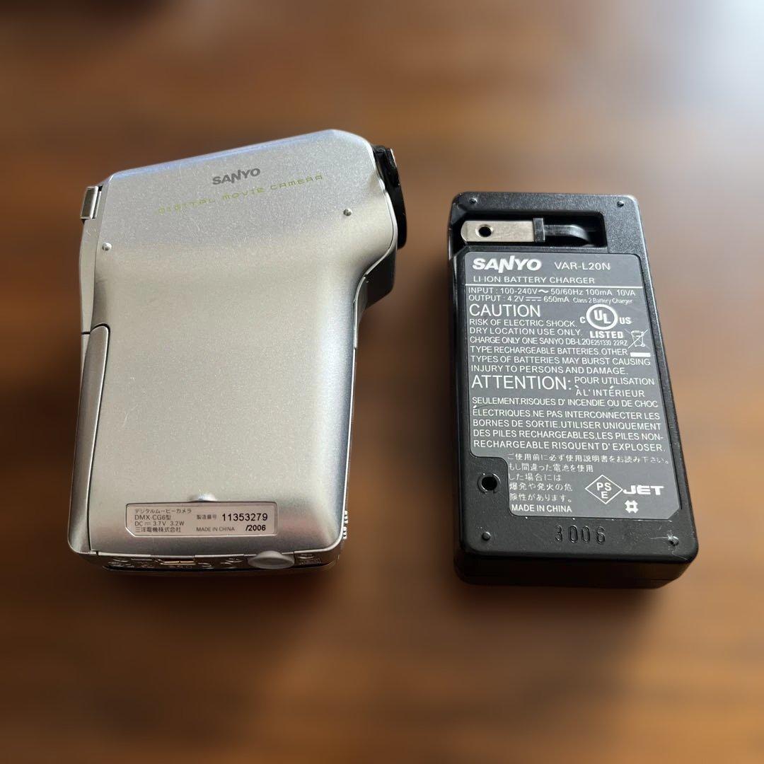 ビデオカメラ SANYO Xacti DMX-CG6