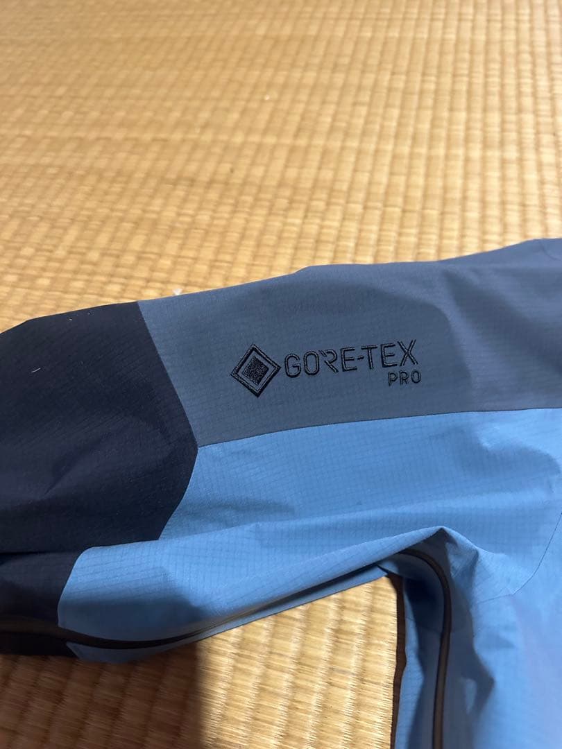 ピークパフォーマンス　Vertical Gore-Tex Proスキーウエア