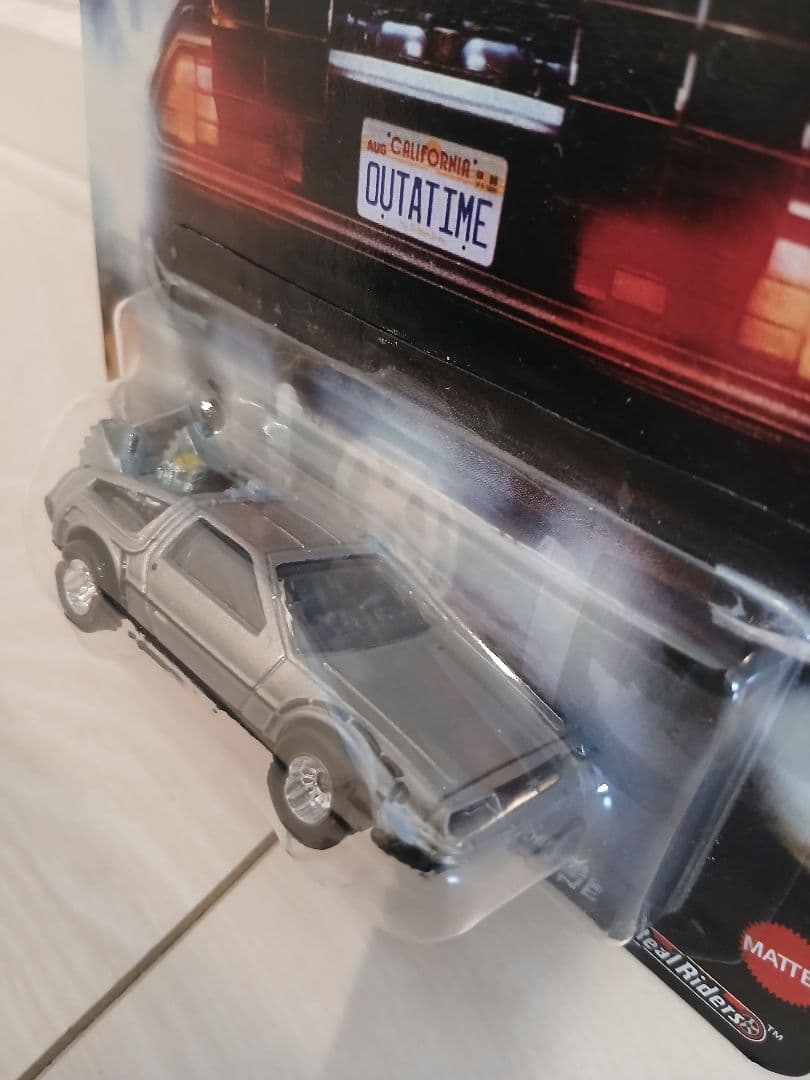 バックトゥザフューチャーDVDセットとデロリアンのミニカー