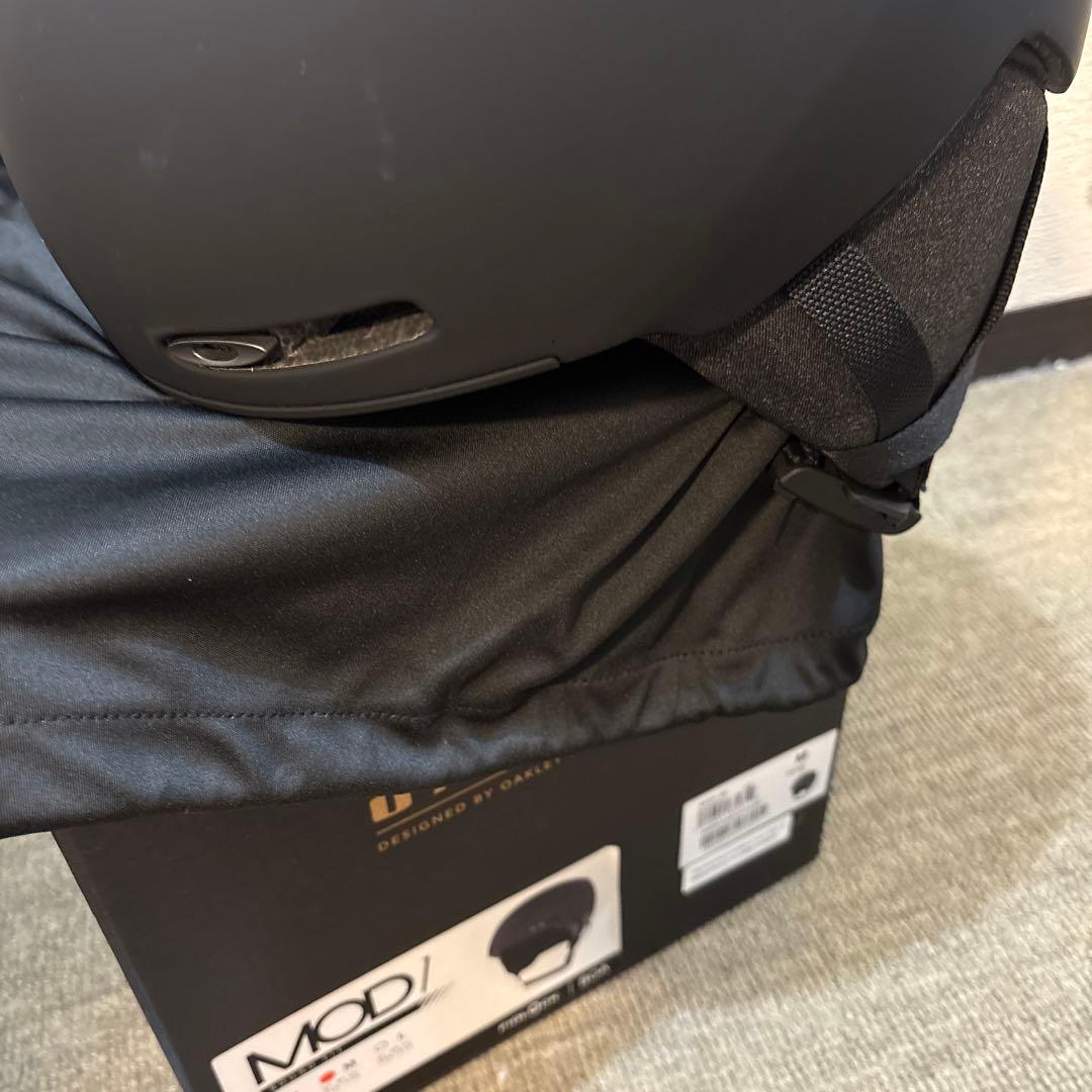 オークリー　スノーヘルメット