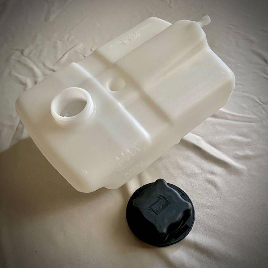 c*e様 ボルボ240 社外品 新品 リザーバータンク 75kPsキャップ セッ