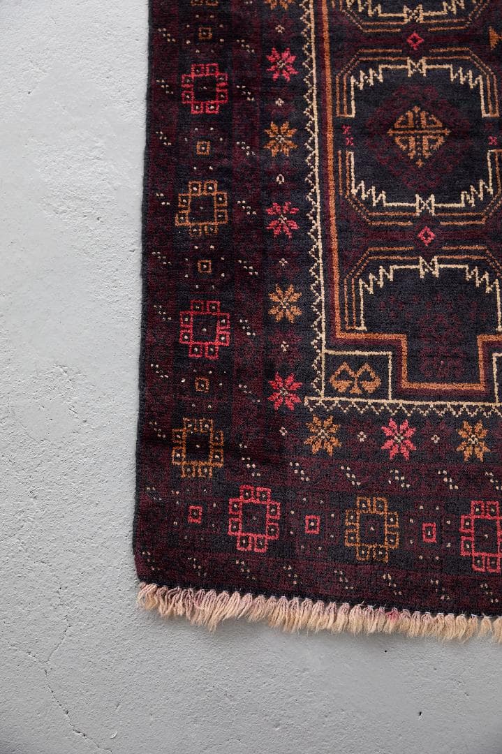 ヴィンテージラグ　トライバルラグ　バルーチ族（198×107cm）黒　紺　赤