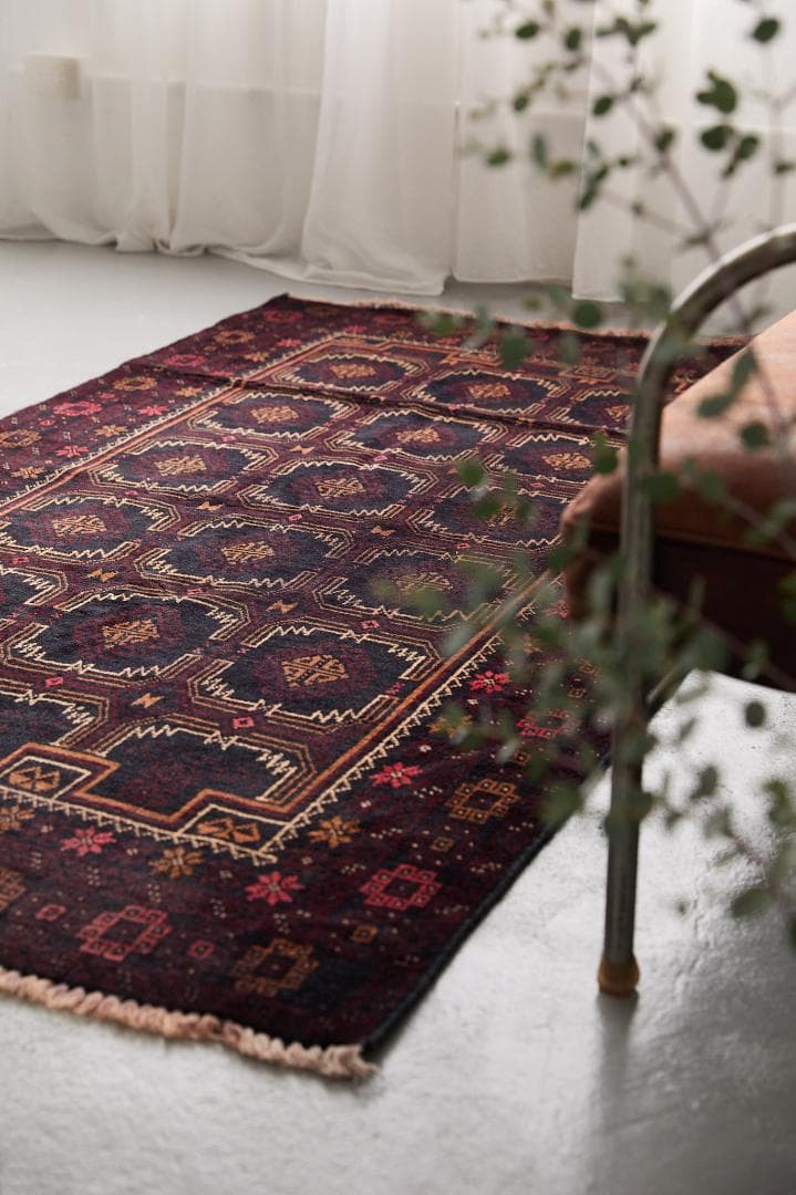 ヴィンテージラグ　トライバルラグ　バルーチ族（198×107cm）黒　紺　赤