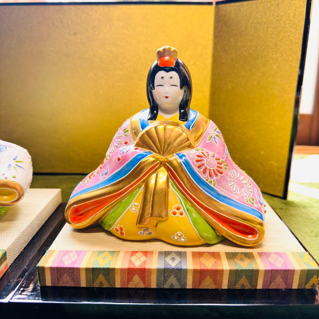 九谷焼　九谷長峰　在銘　雛人形　細描盛　（台・屏風・立札付 )