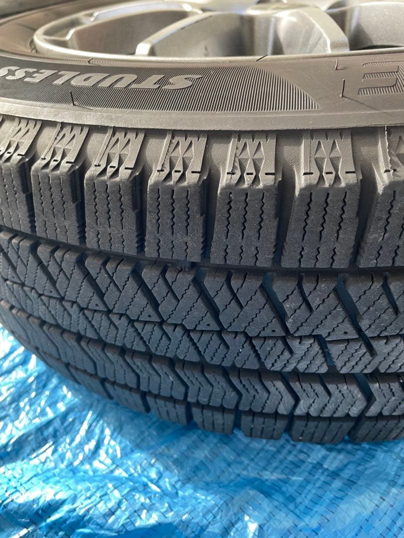 フリード　スタッドレスタイヤ 　ブリザックVRX2 185 65R 15