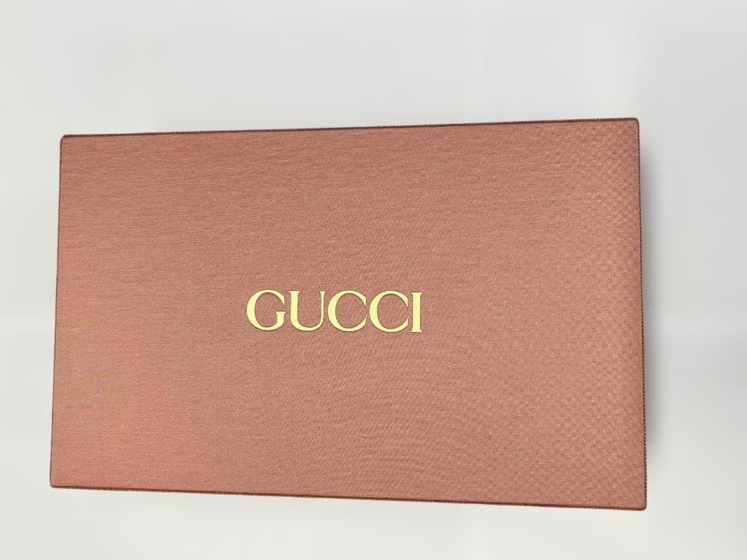 お*)様 GUCCI ポーチ 巾着 箱 グリーンサテン クラッチバッグ