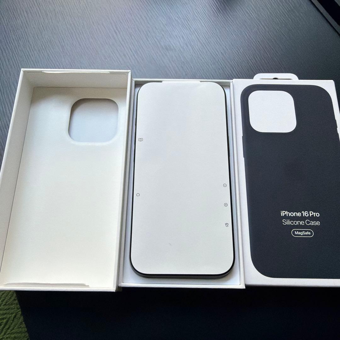 iPhone 16 Pro 128GB ブラックチタニウム純正シリコンケース付